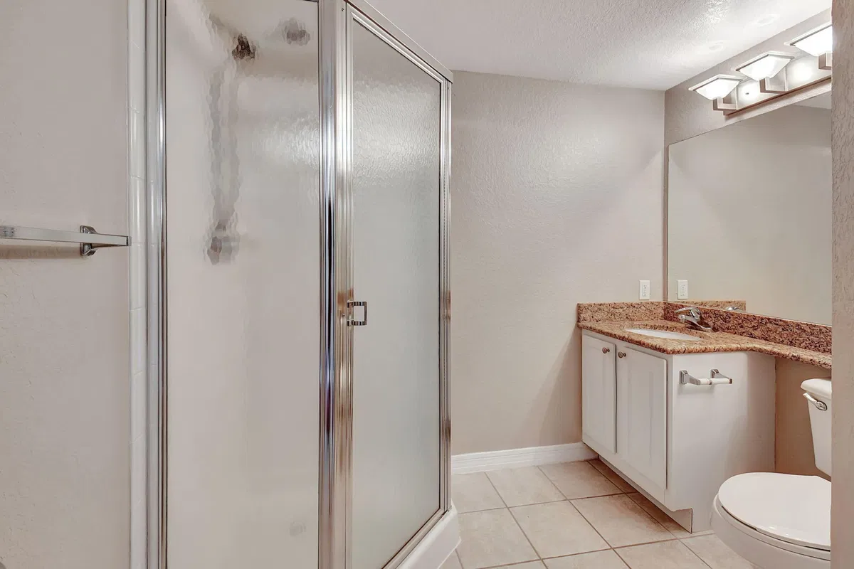 Unit 305 photo 19