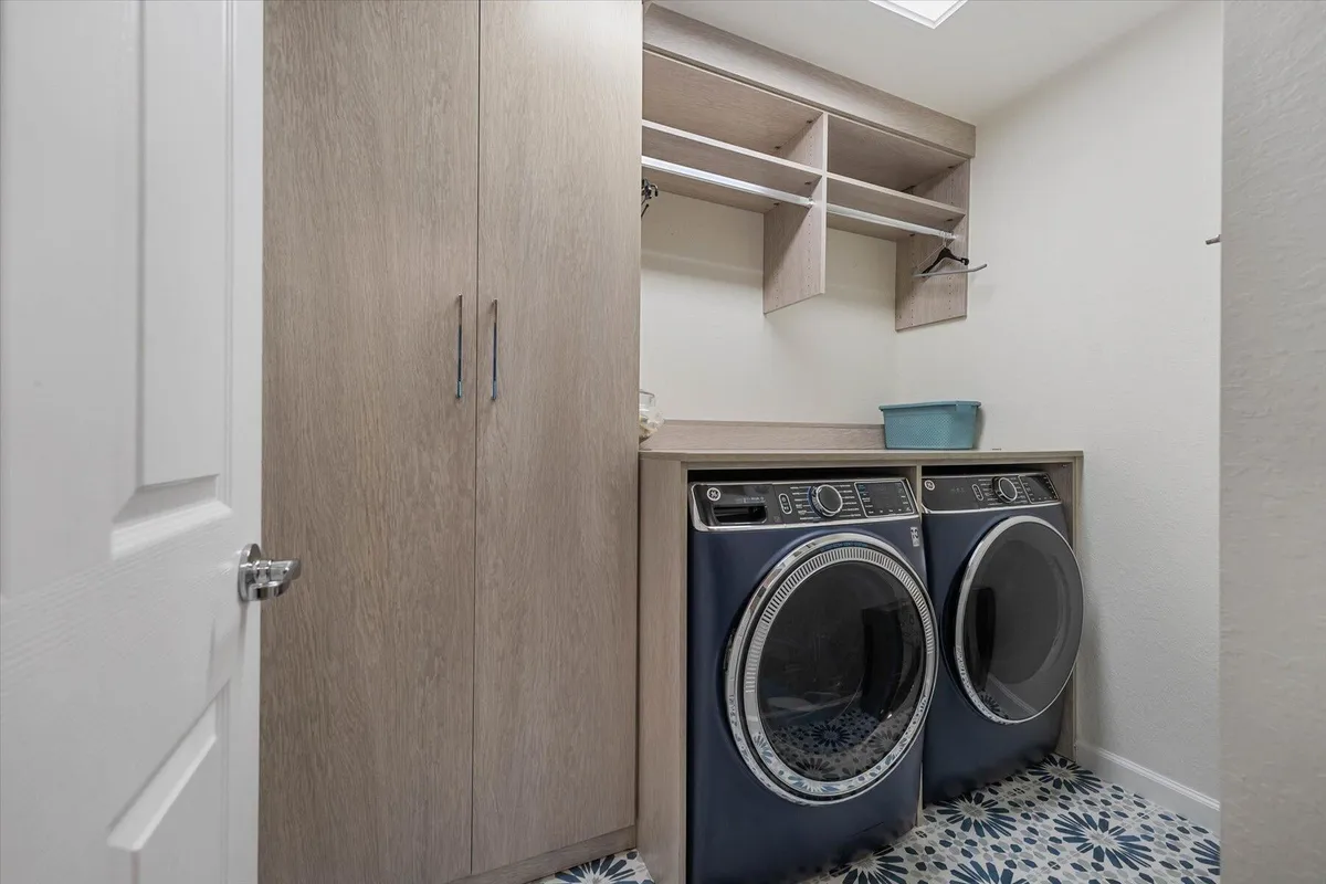 Residence photo 22
