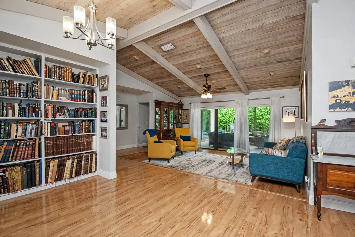 Thornhill Green Residence