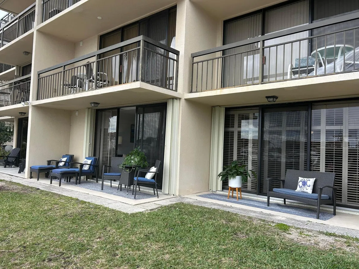 Unit 105 photo 4
