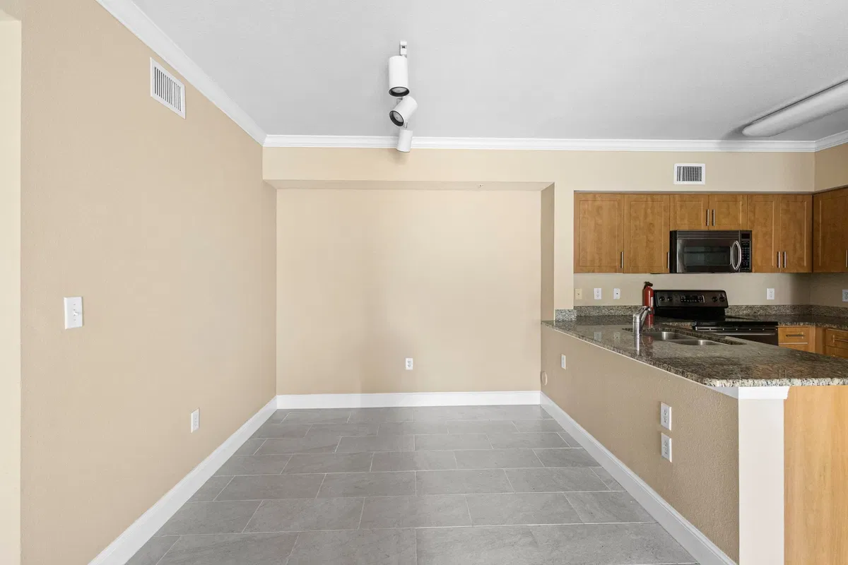Unit 103 photo 10