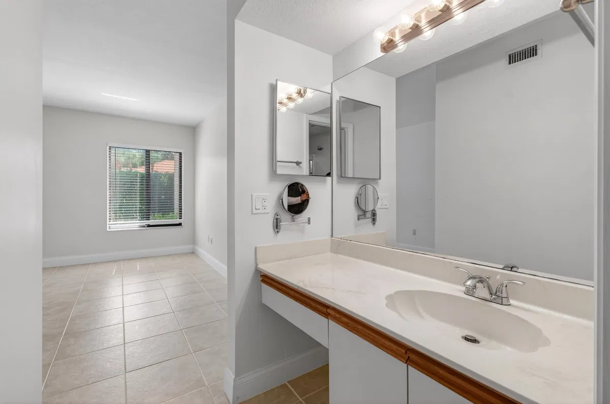 Unit 101 photo 40