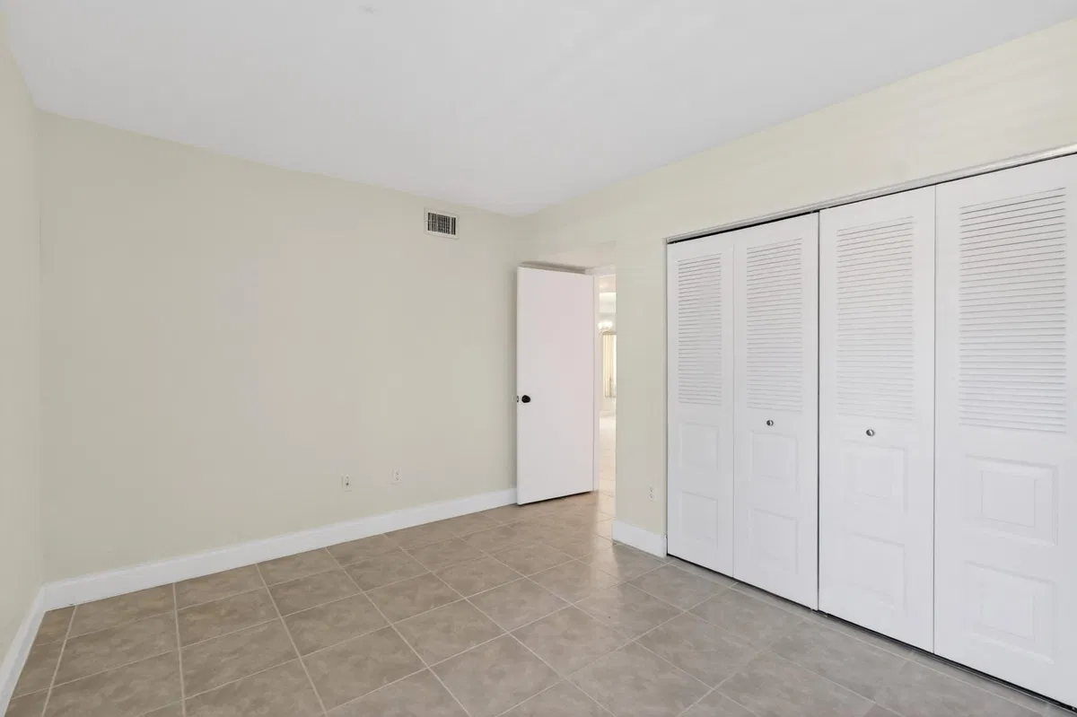 Unit 101 photo 43