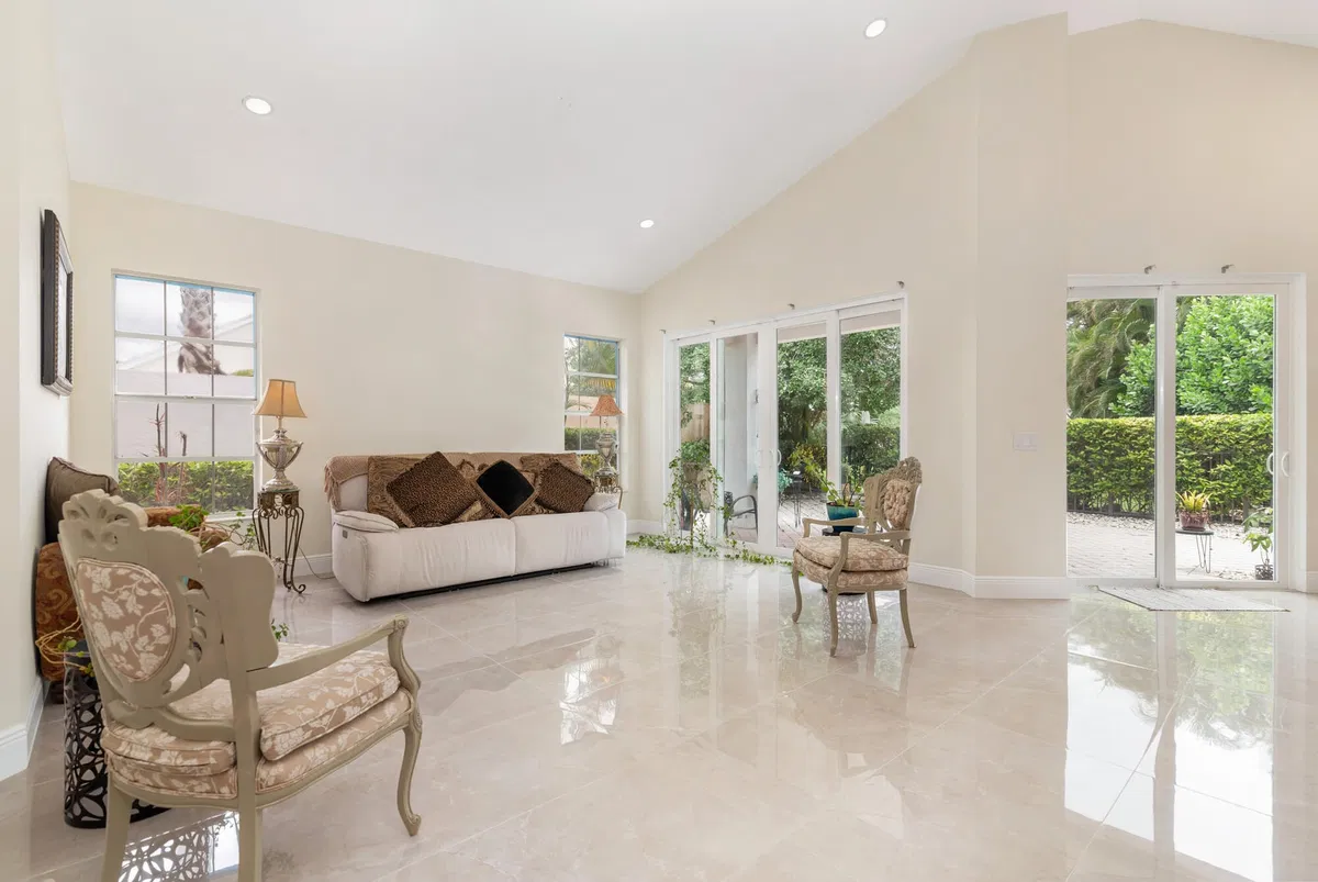 Residence photo 4