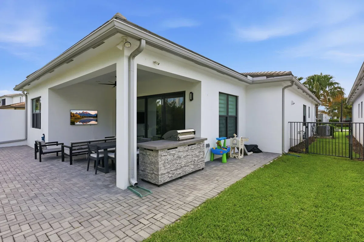 Boca Bridges Residence photo 31