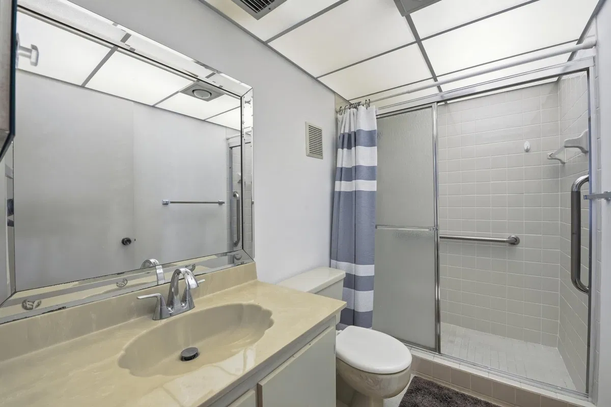  Unit 250 photo 22