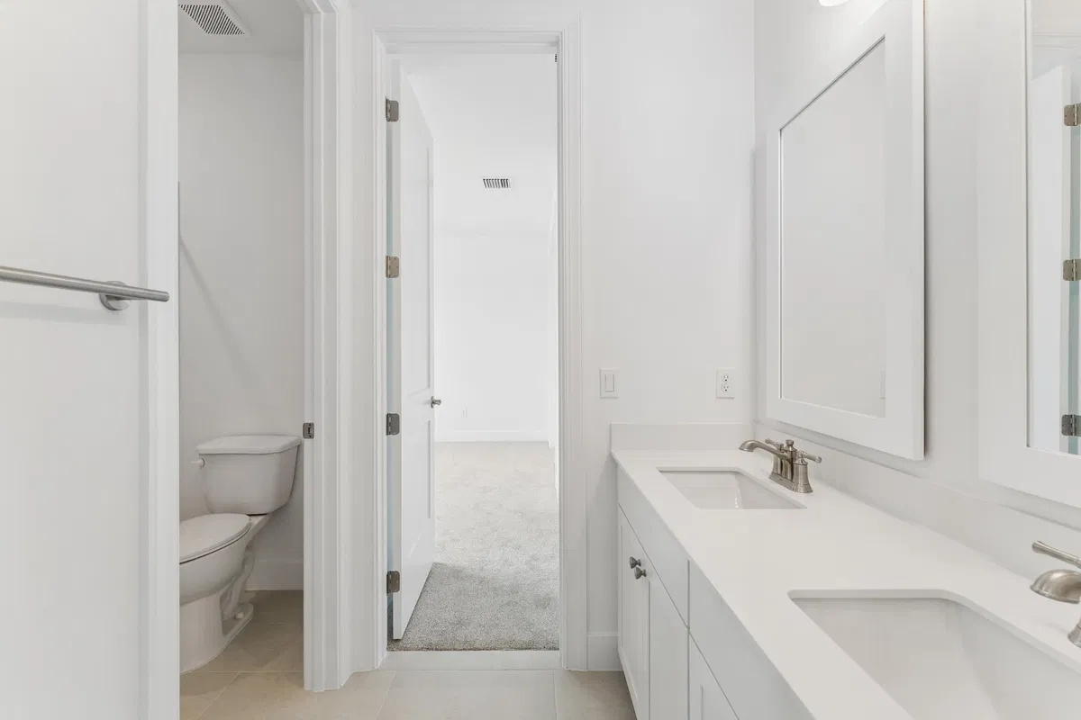 Unit 14 photo 10