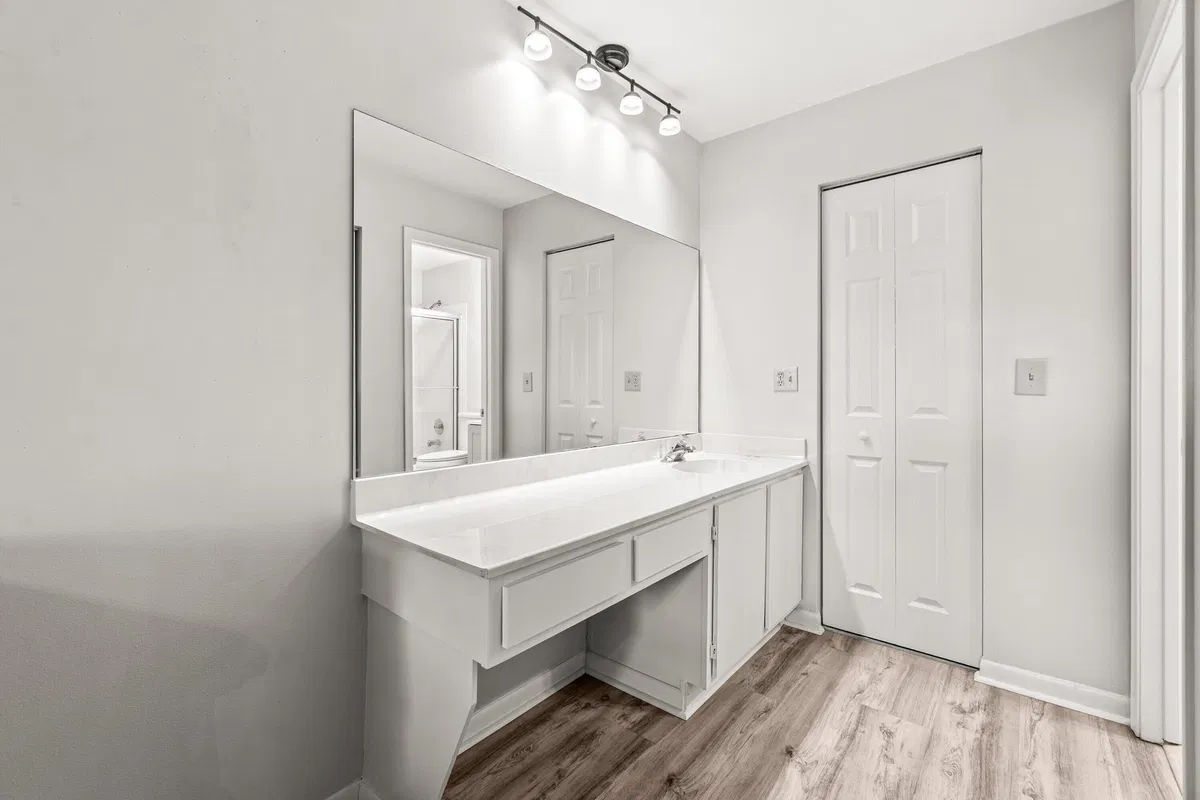  Unit B photo 19