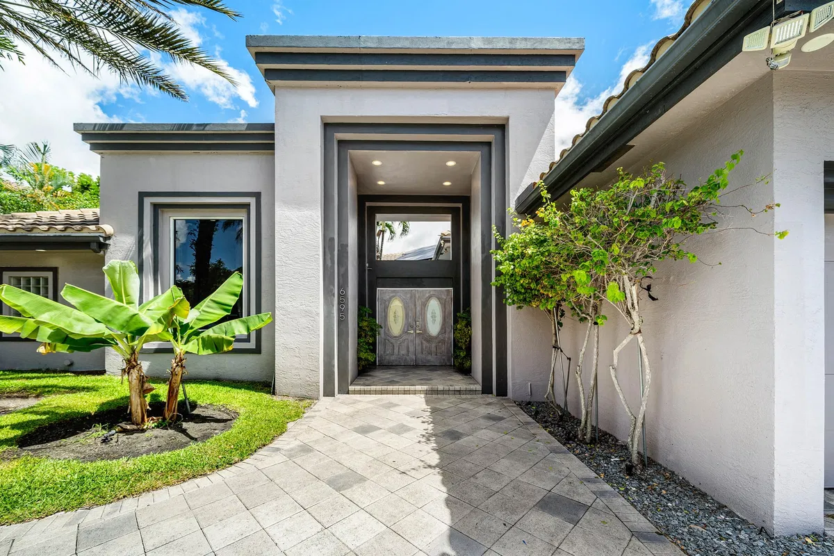 Seasons Residence photo 4
