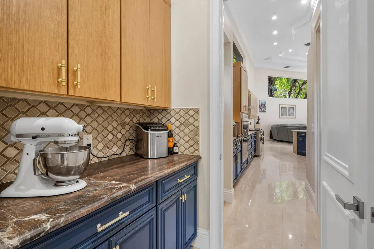 Seasons Residence photo 16