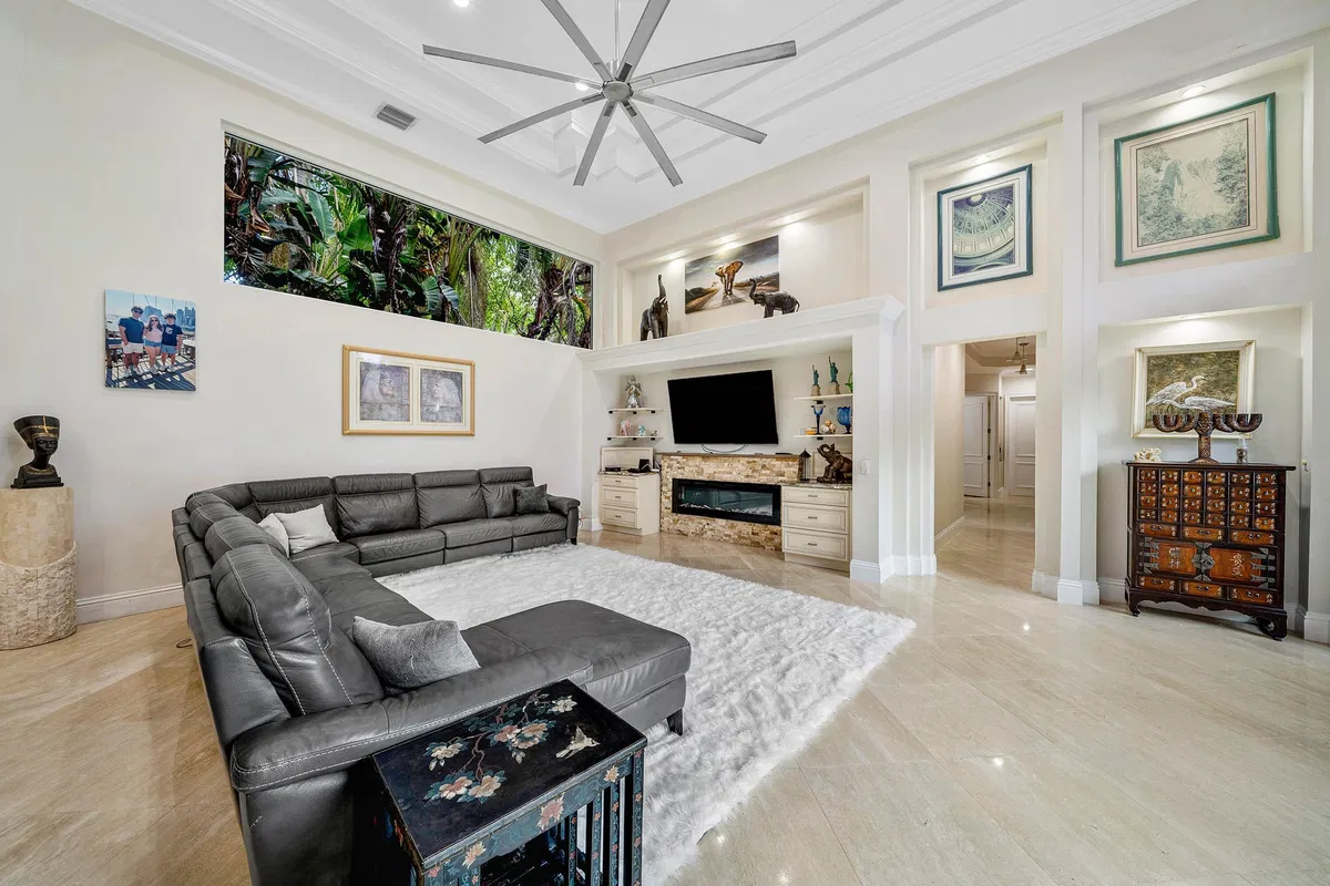 Seasons Residence photo 19