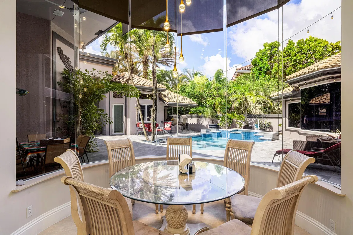 Seasons Residence photo 22
