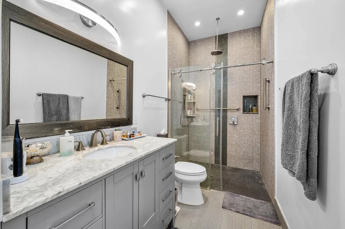 Seasons Residence photo 25