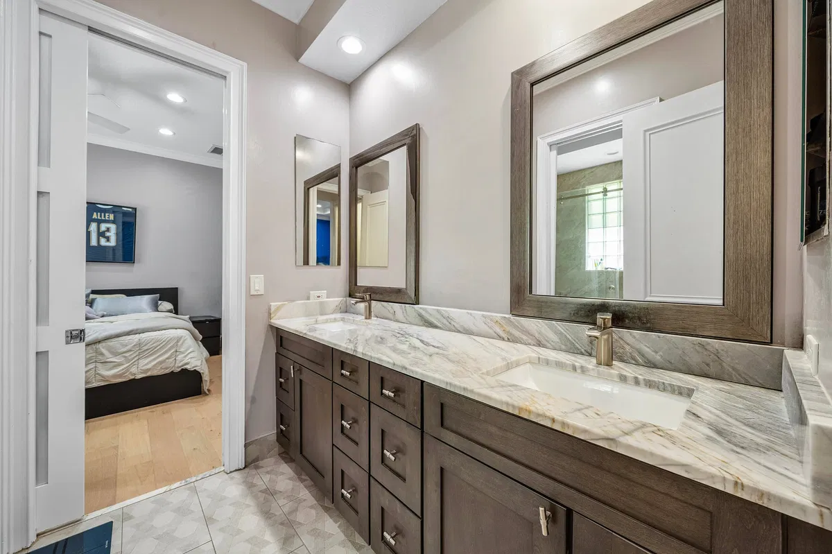 Seasons Residence photo 28