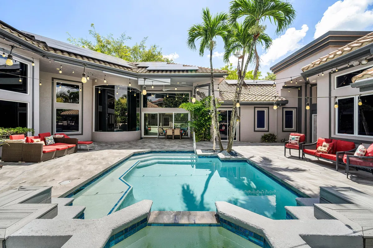 Seasons Residence photo 55