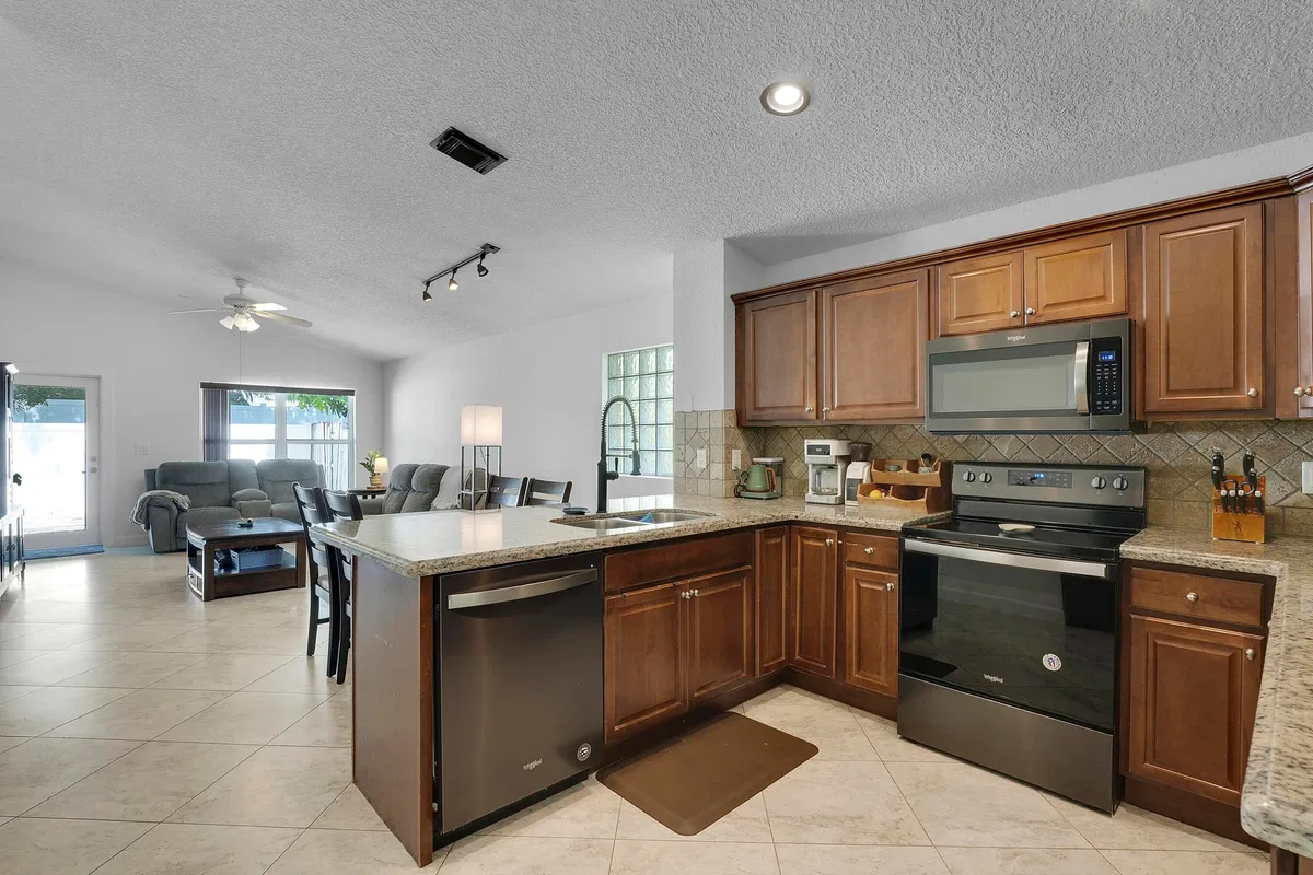 Residence photo 19