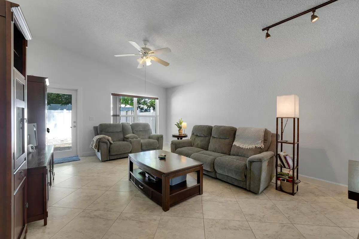 Residence photo 22