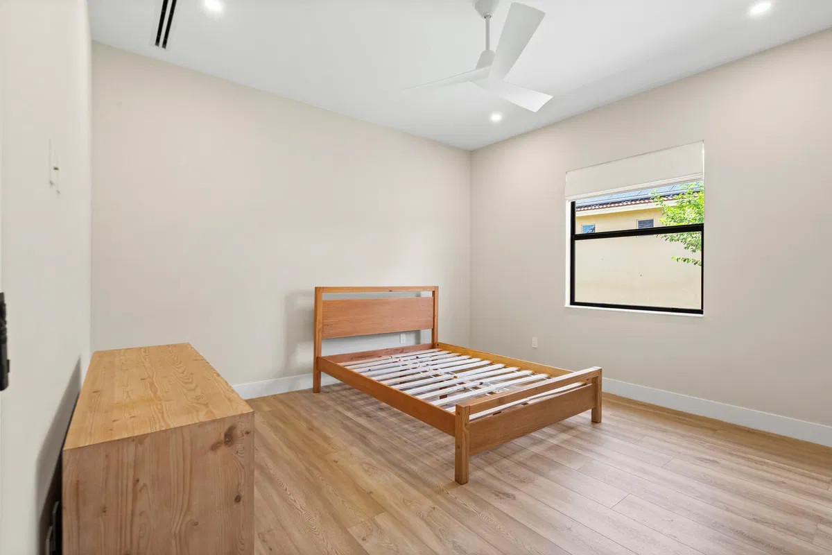 Residence photo 73