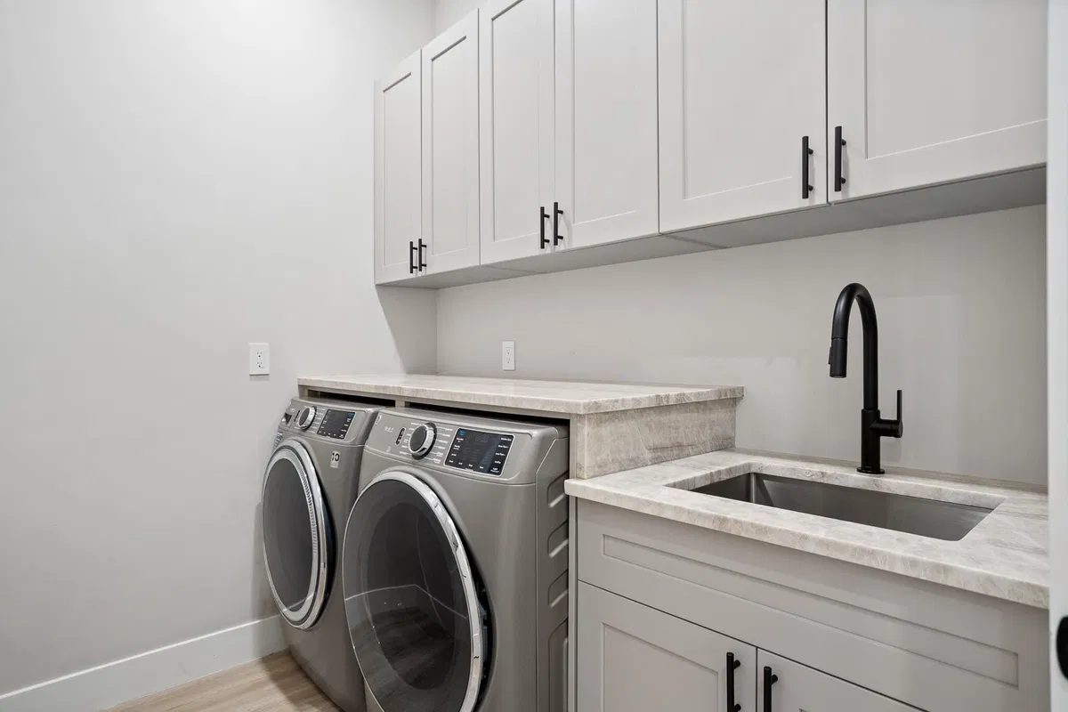 Residence photo 76