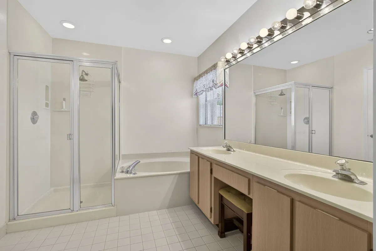  Residence photo 16
