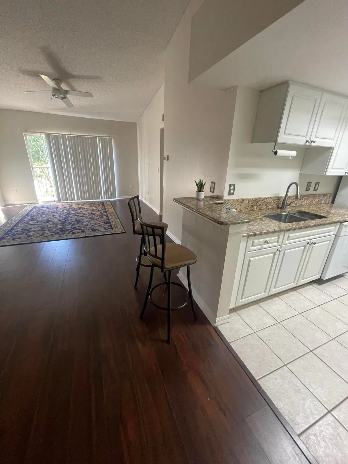 Unit 417 photo 4