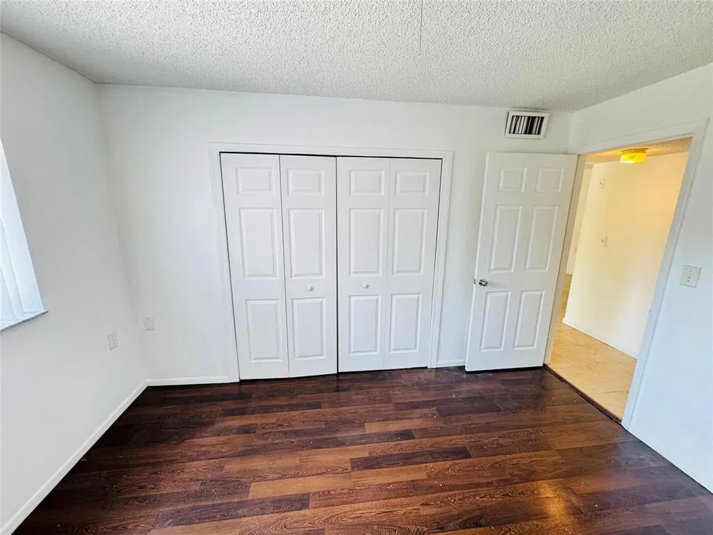 Unit 302 photo 4