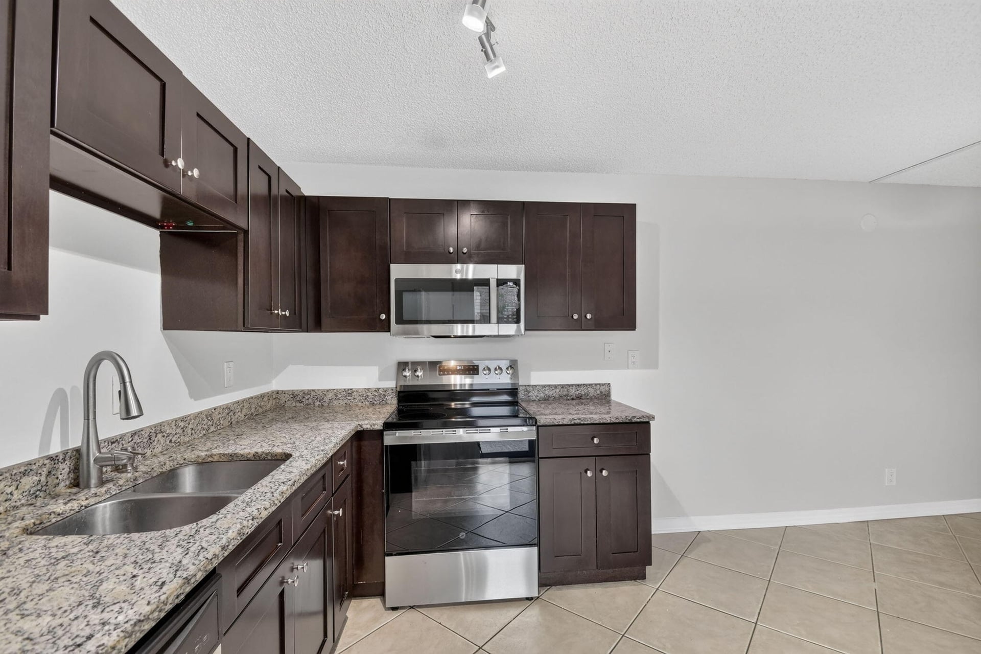 Residence photo 16