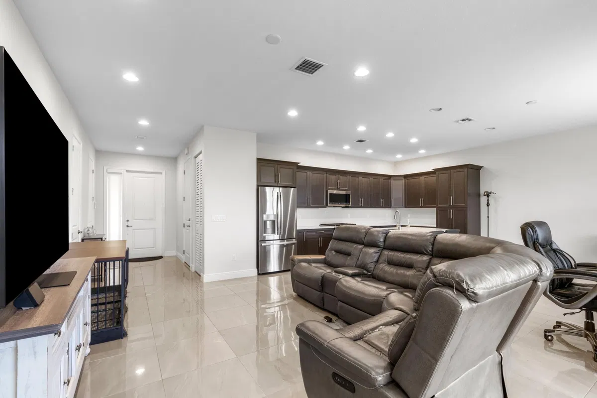 Residence photo 16