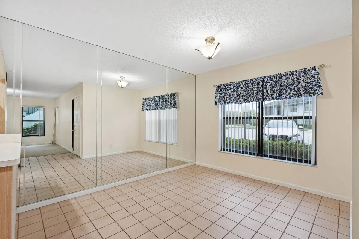 Unit 402 photo 7