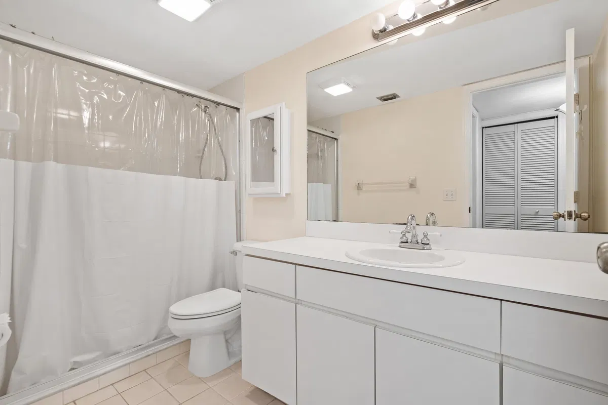 Unit 402 photo 19