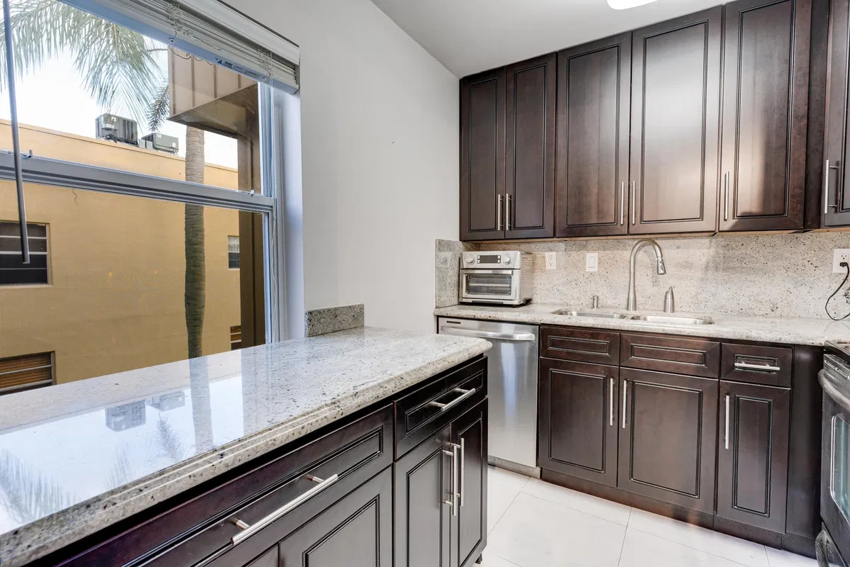 Unit 509 photo 25