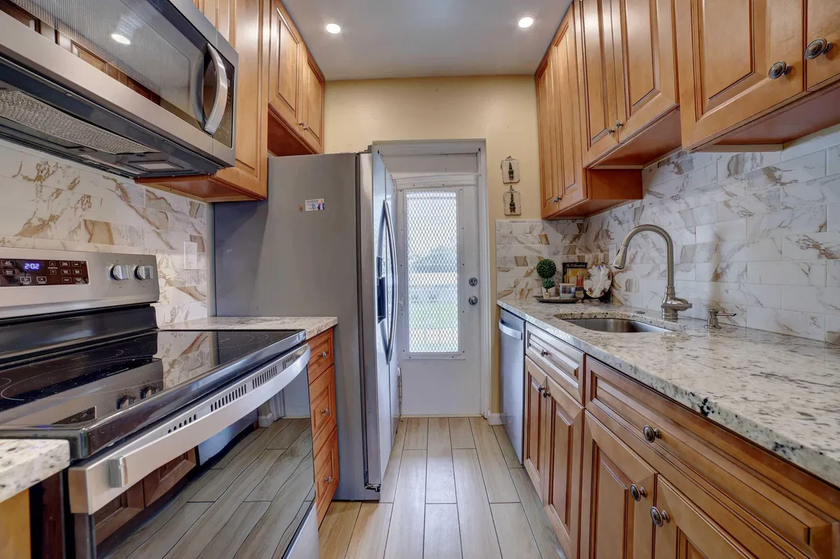 Unit 204 photo 7