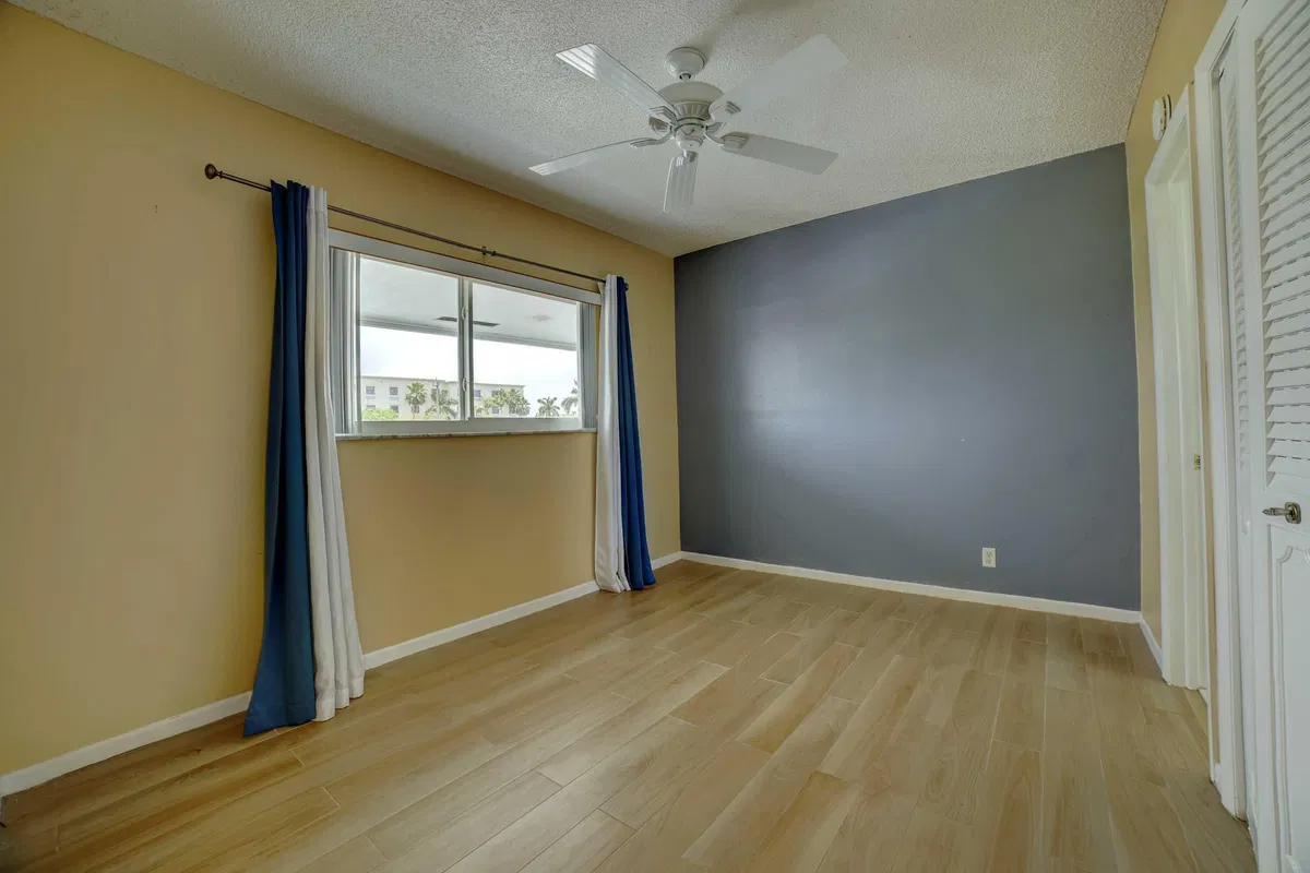 Unit 204 photo 10