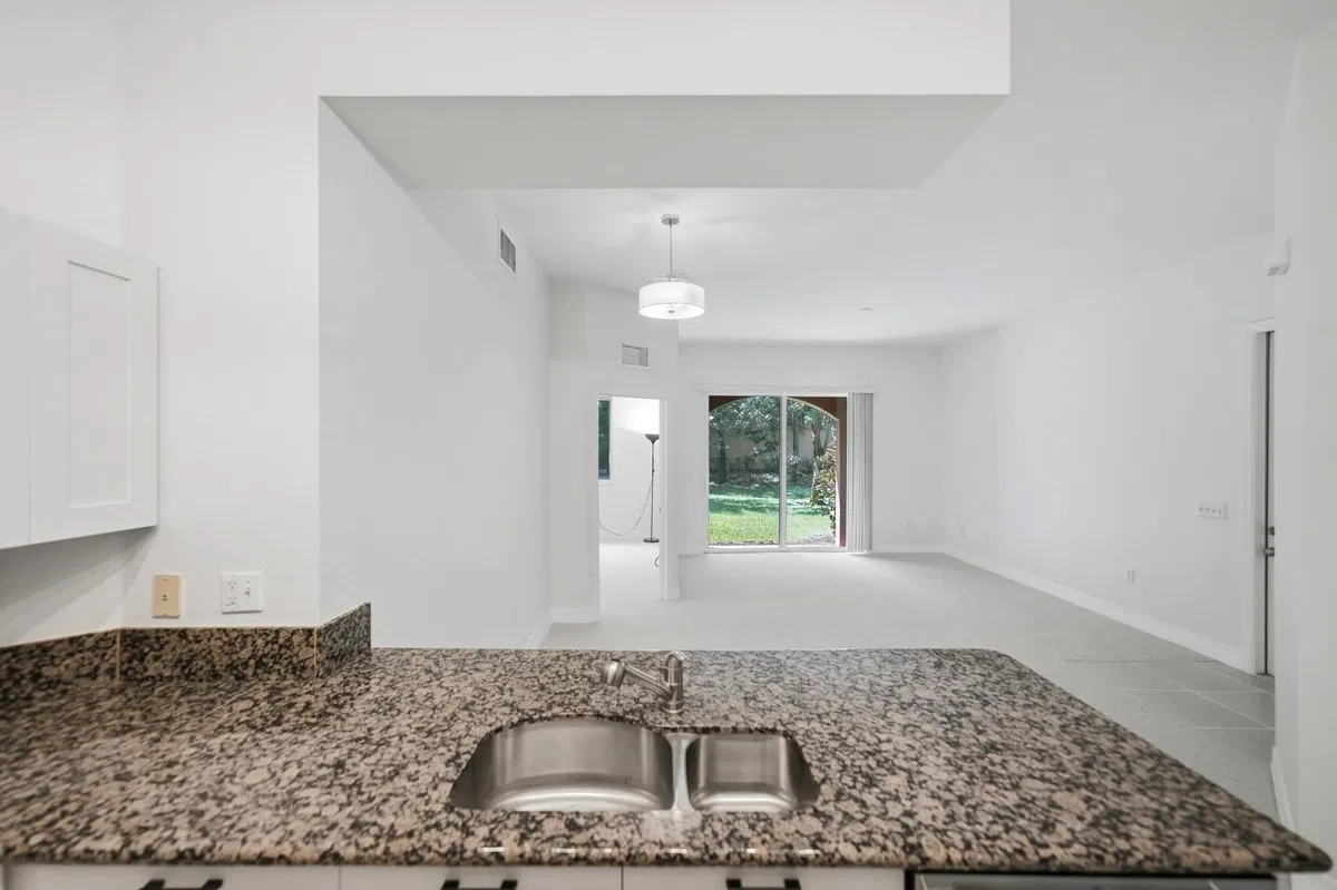 Unit 104 photo 10