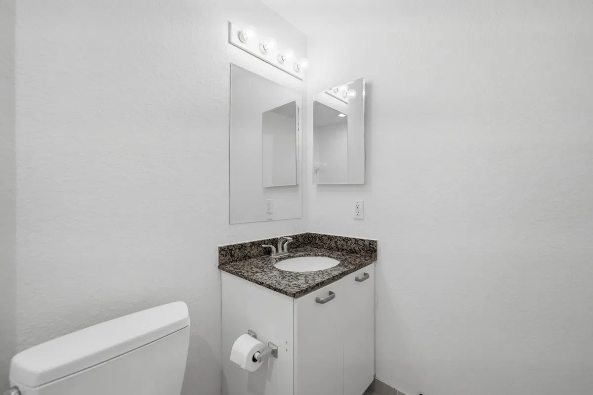Unit 104 photo 19