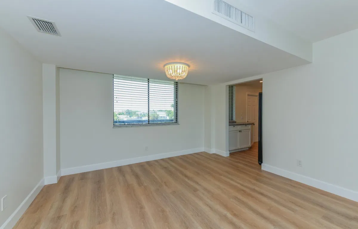 Unit M1-403 photo 7