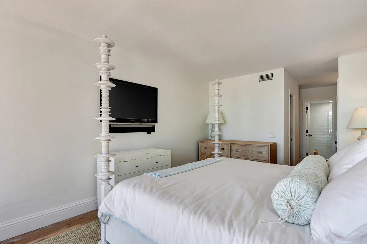 Unit 204 photo 22
