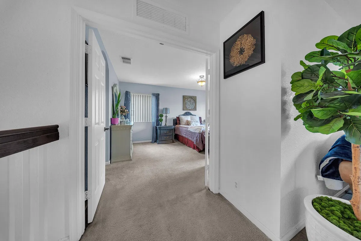 Residence photo 25