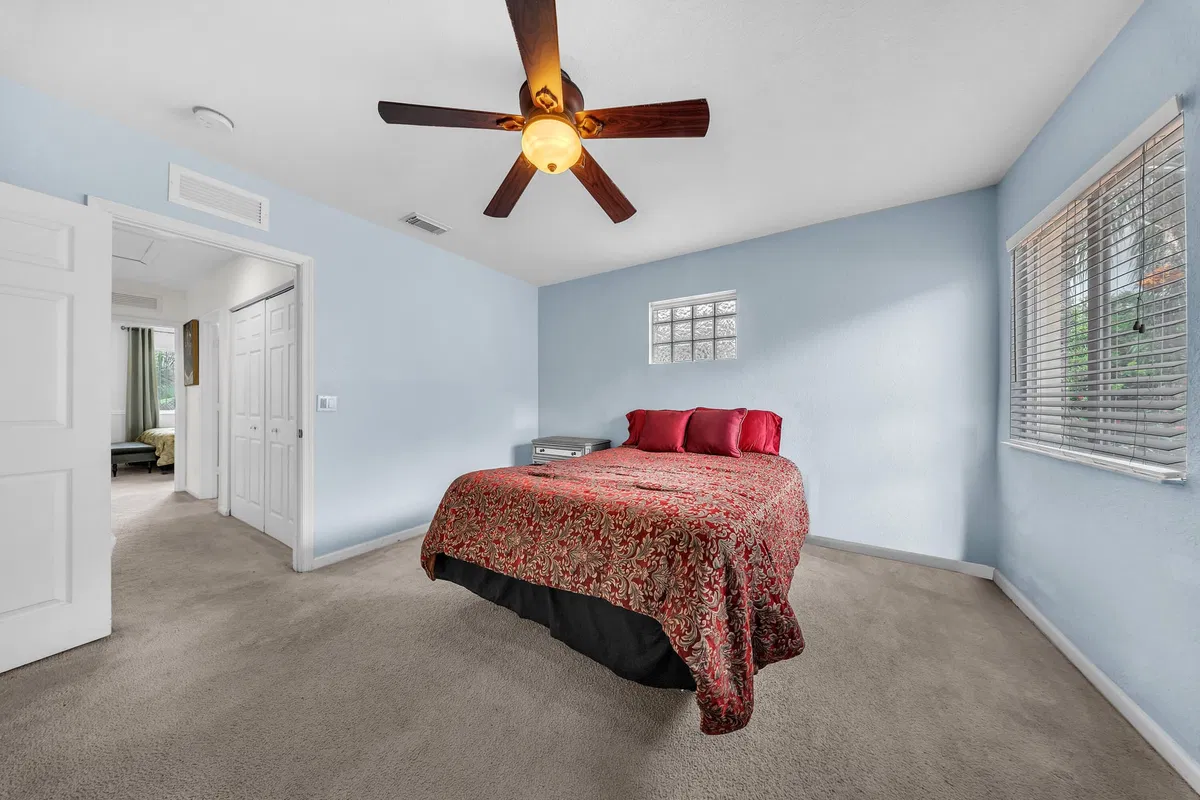 Residence photo 34