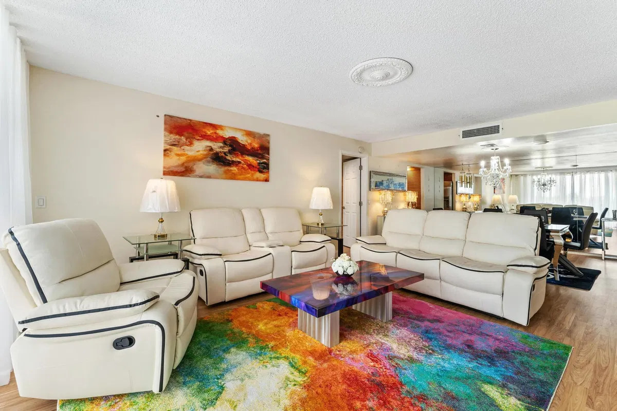 Palm Beach House Unit 402 photo 4