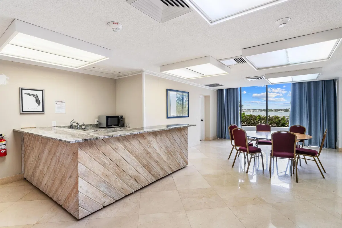 Palm Beach House Unit 402 photo 25