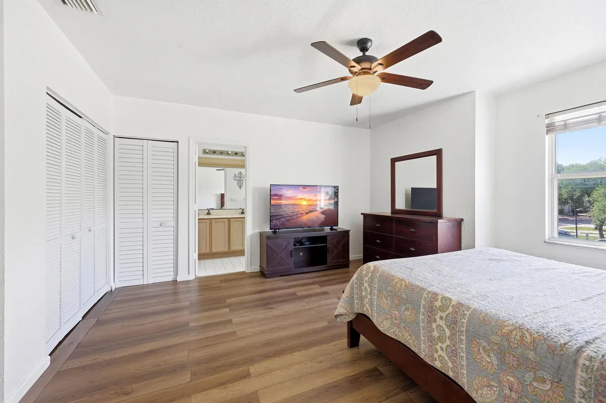 Residence photo 22