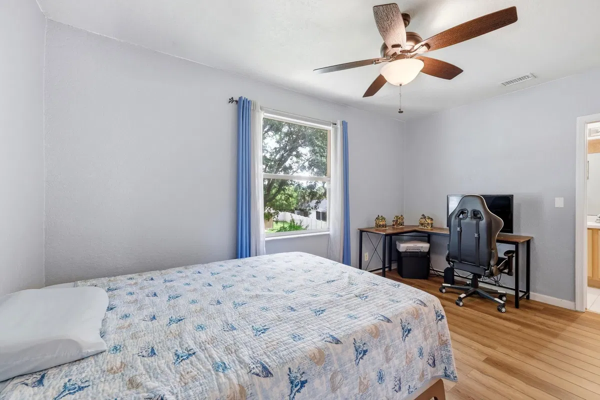 Residence photo 25