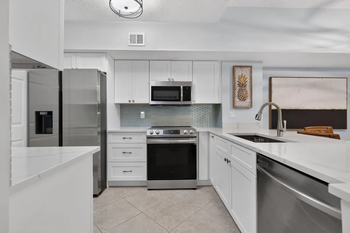Unit 1202 photo 4