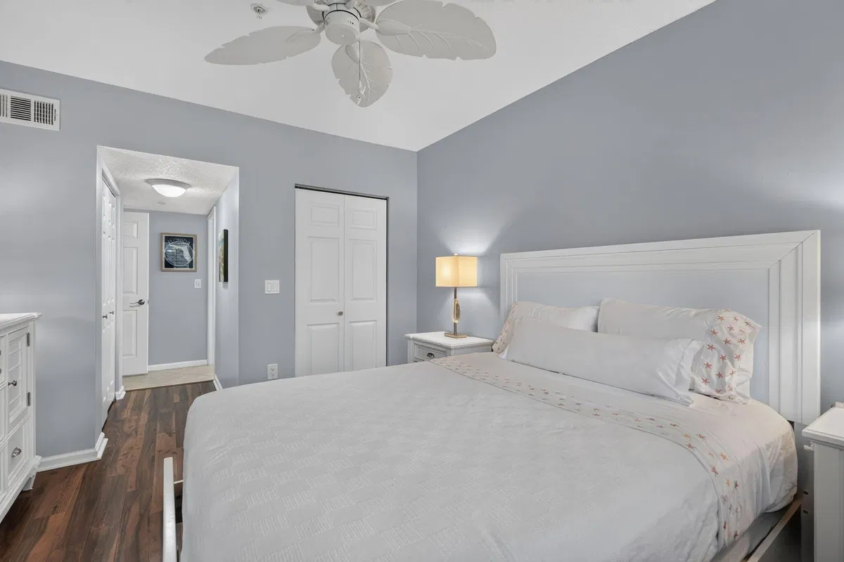 Unit 1202 photo 10