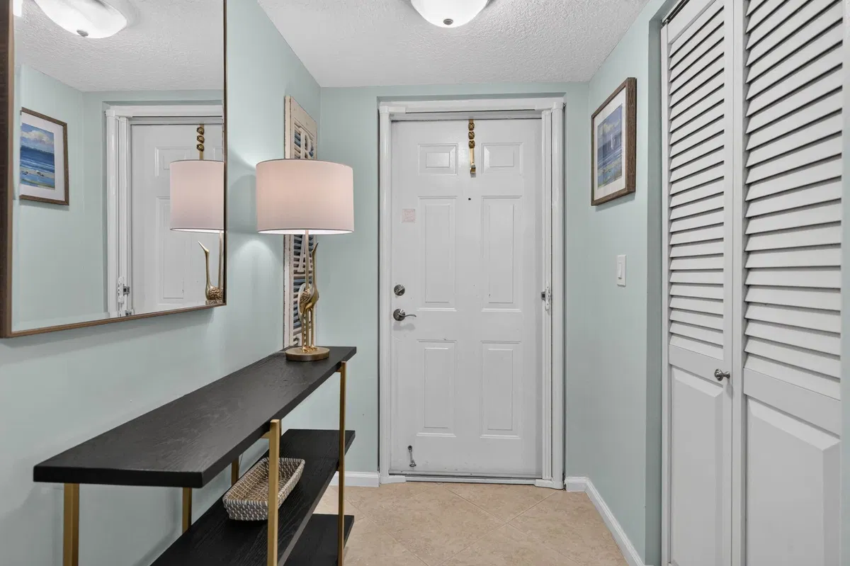 Unit 1202 photo 22