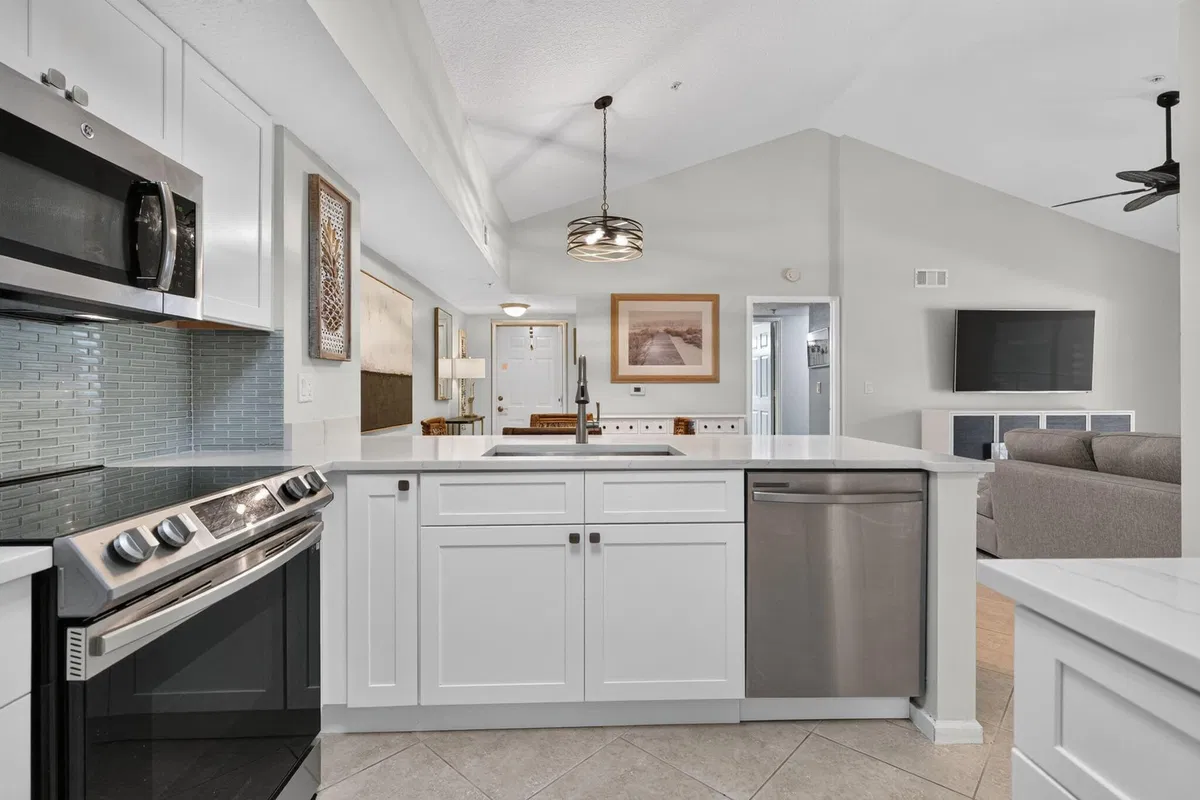 Unit 1202 photo 34