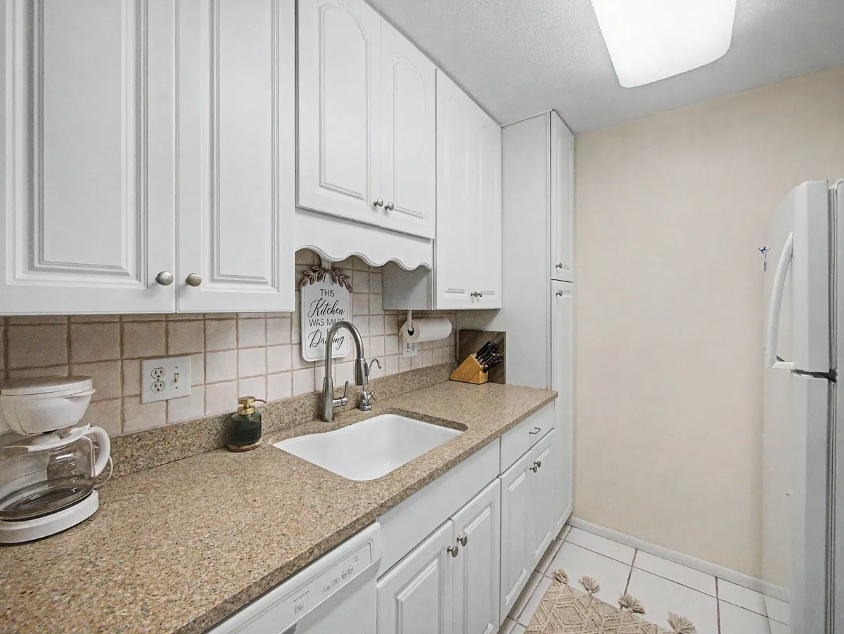  Unit 104 photo 7