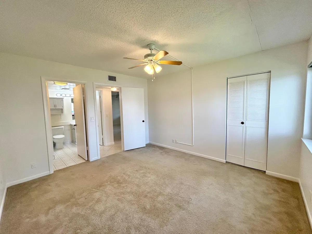 Unit C-1 photo 25