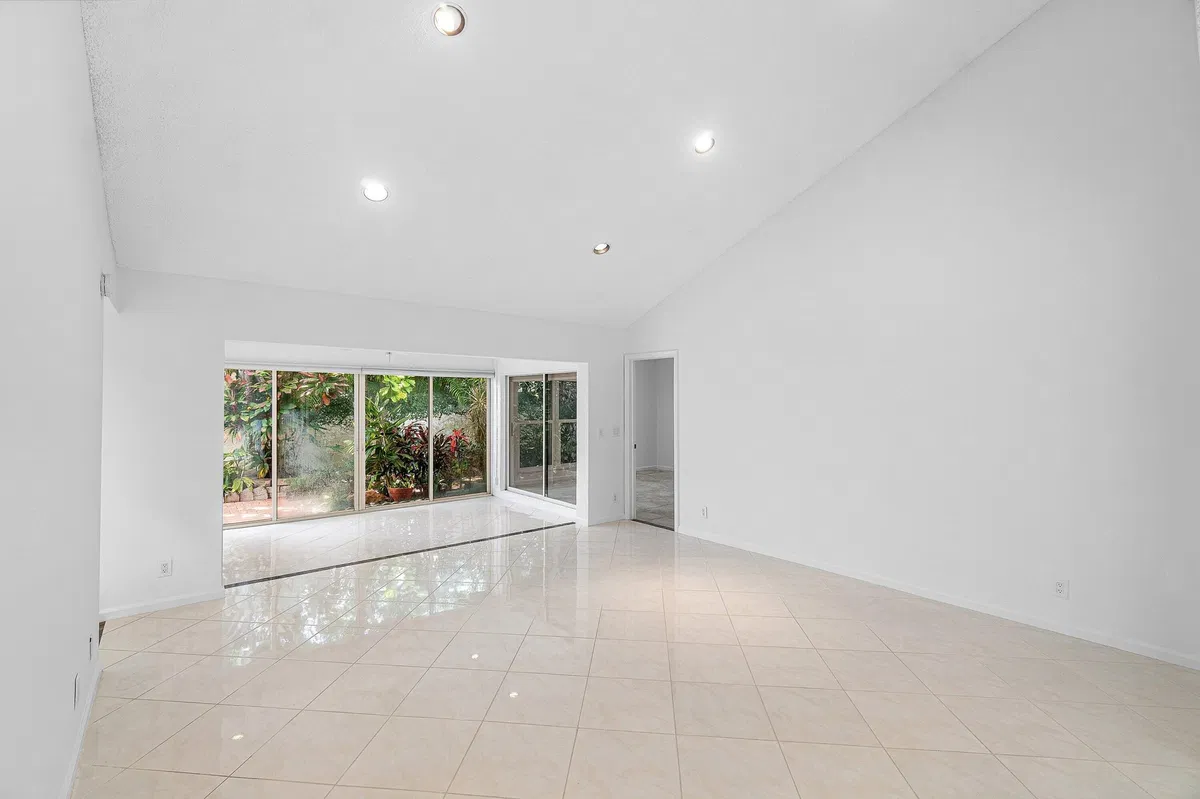  Residence photo 16